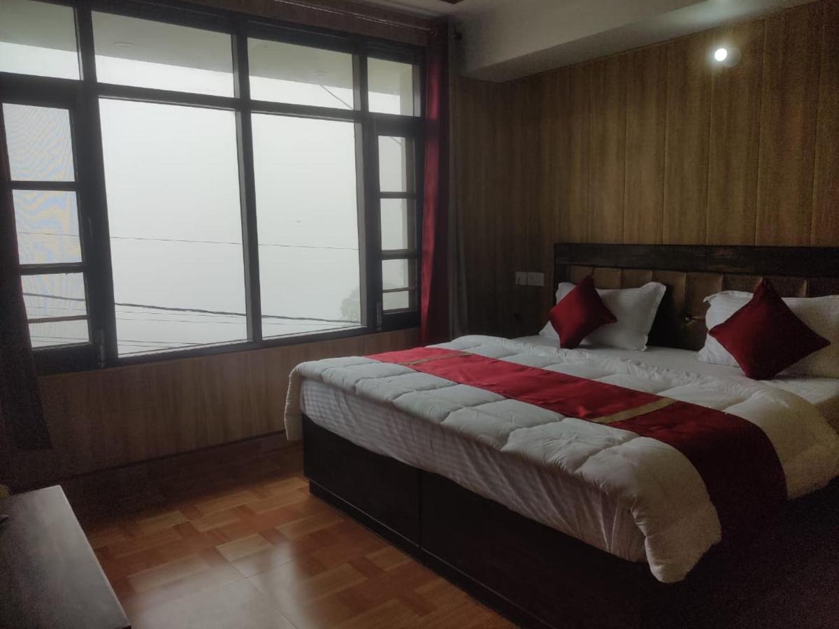 Fabhotel Maya 穆索里 外观 照片