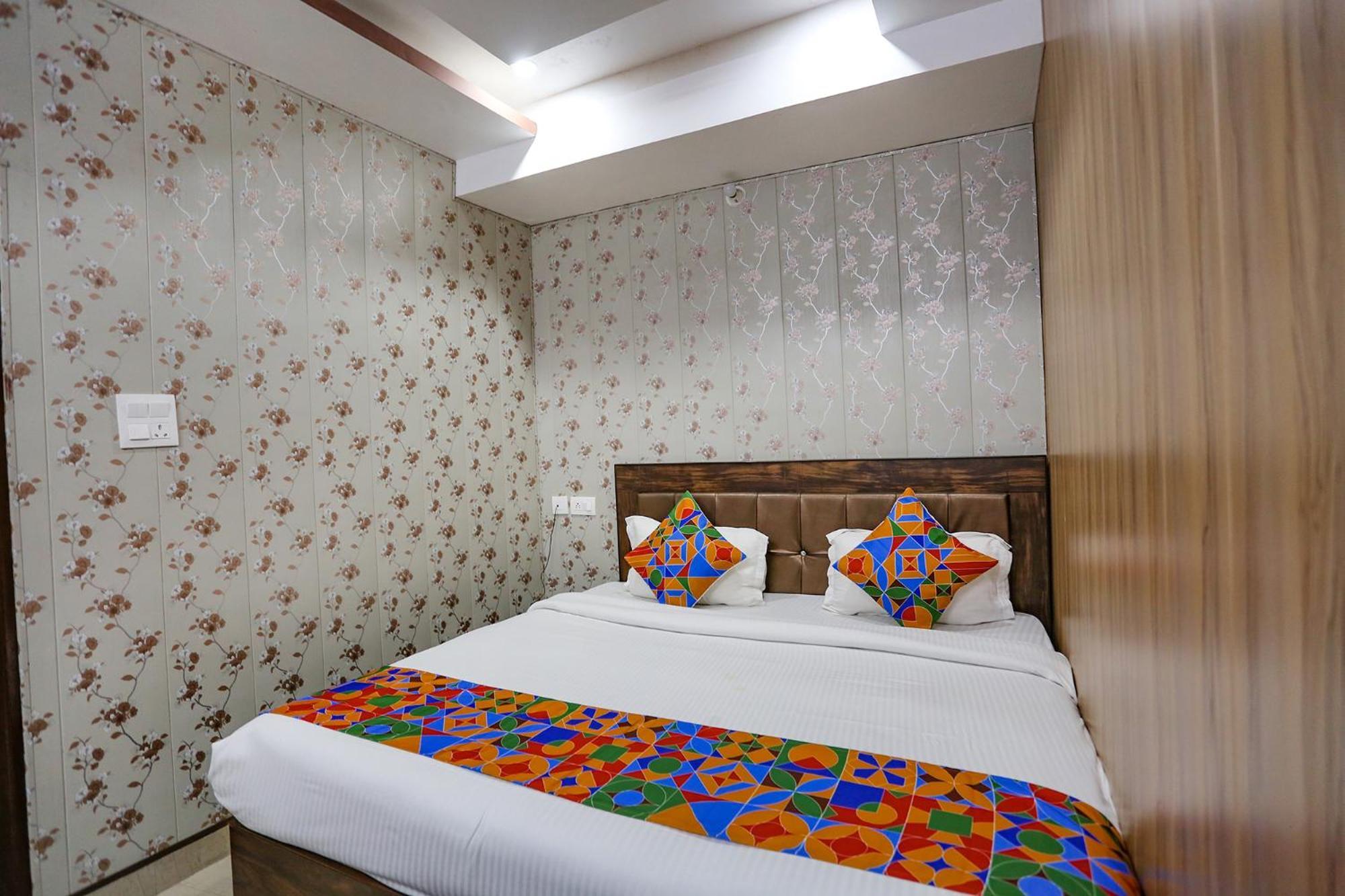 Fabhotel Maya 穆索里 外观 照片