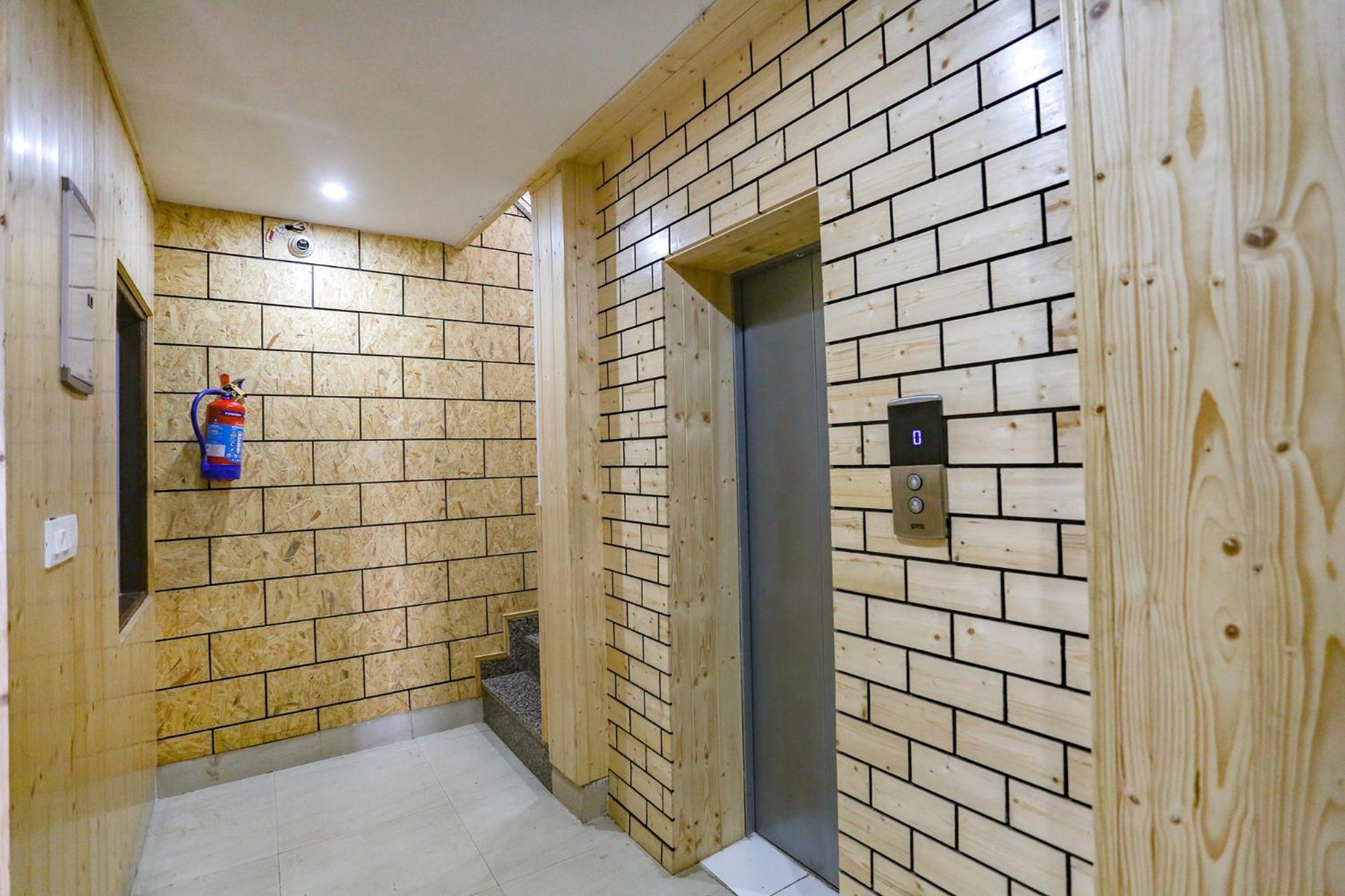 Fabhotel Maya 穆索里 外观 照片